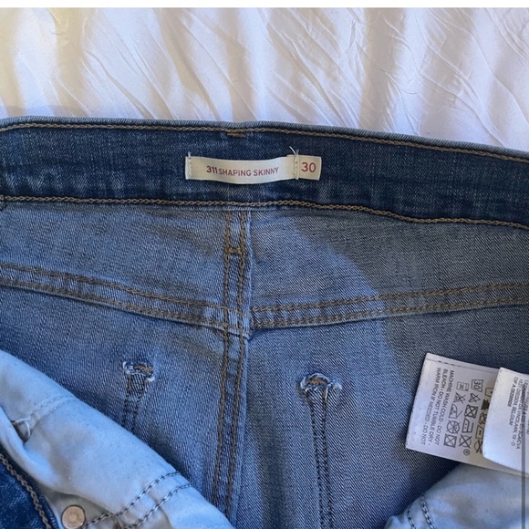 Levi’s - Picture 5 of 6